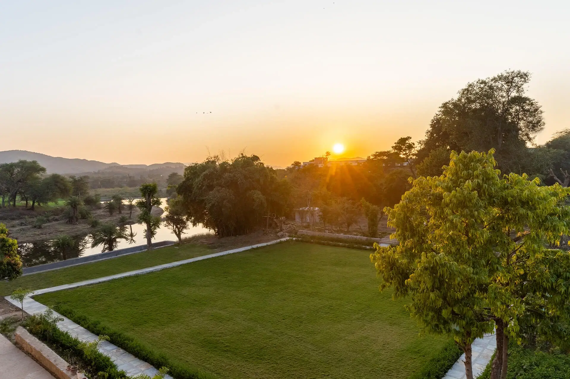 Jhadol Bagh - Lush Green Riverside Lawn